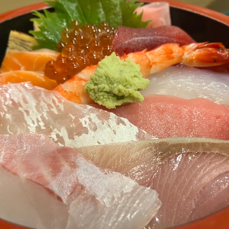 海鮮丼(すし 琉之輔 （スシ リュウノスケ）)