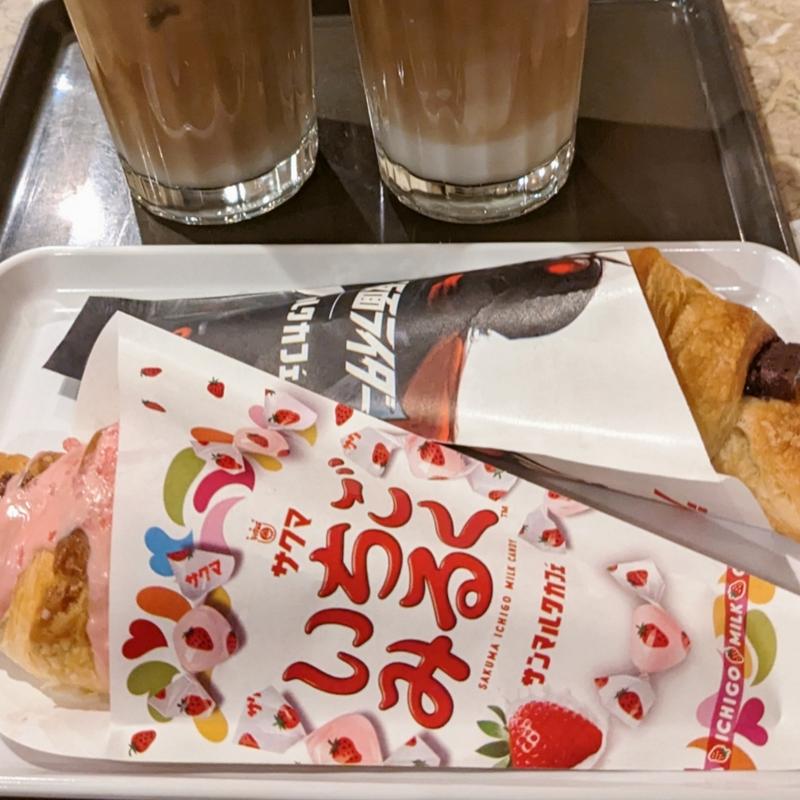 プレミアムチョコクロ  しあわせのいちごみるく＆いちごちょこ(サンマルクカフェ 大阪梅田茶屋町店)