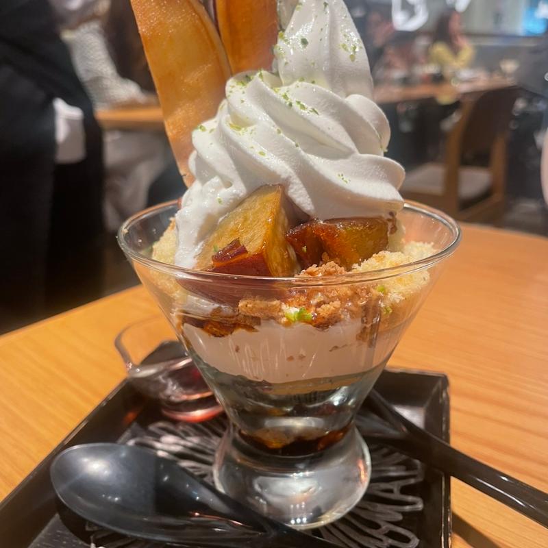 鳴門金時芋パフェ(24/7 café apartment 梅田)