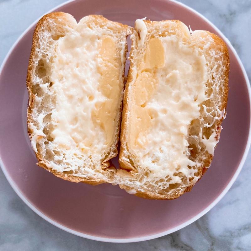 クリームパン(パン・ピジョン)