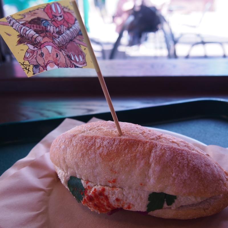 ひよこ豆のペースト（フムス）のサンド(Cafe大陸横断飛行)