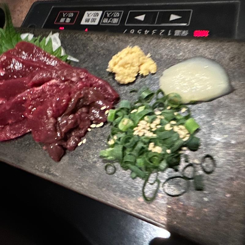 馬刺し上赤身(博多もつ鍋 おおやま 横浜店)