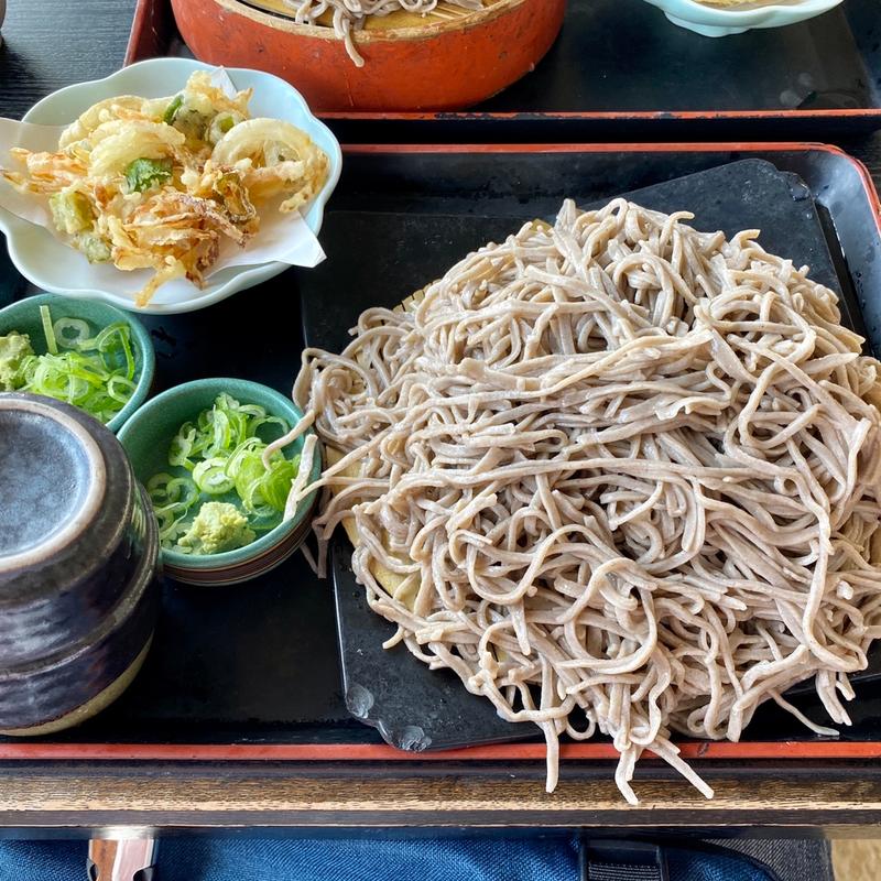 もり蕎麦＋大盛＋かき揚げ(そば処 二城 )