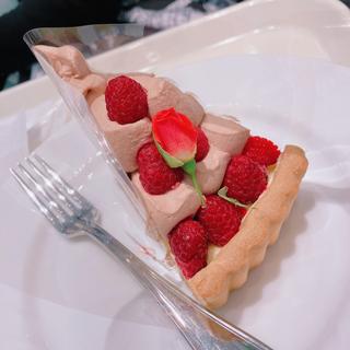チョコレートとラズベリーのタルト(デリス タルト&カフェ 新宿ミロード店)
