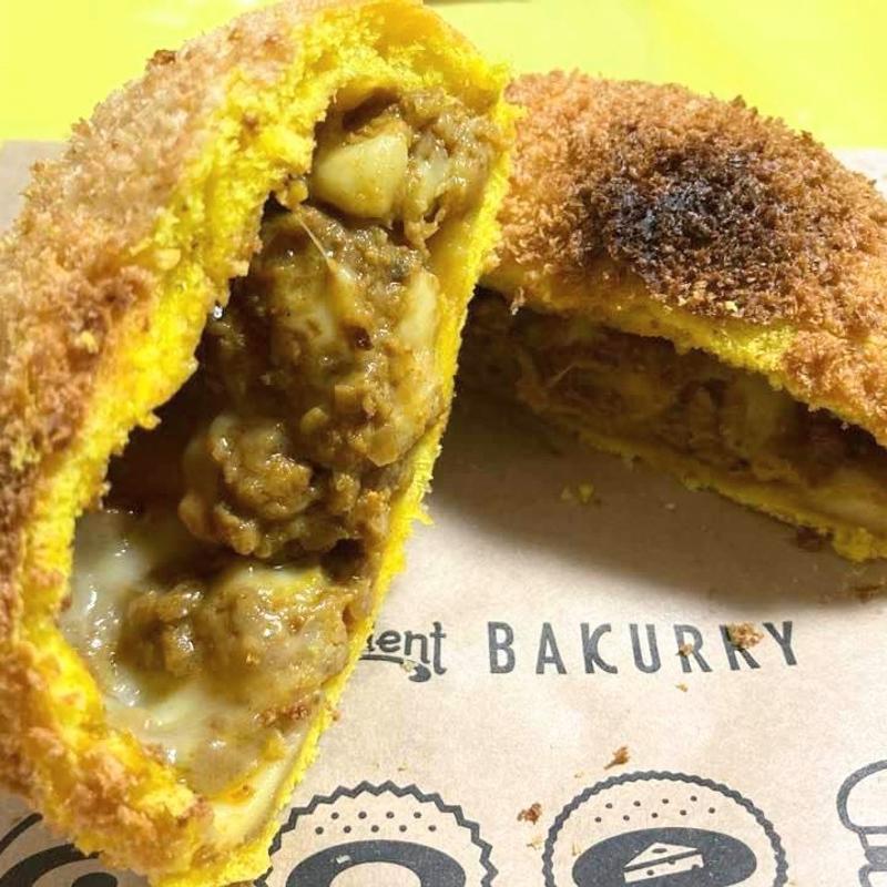 焼きカレーパンチーズ入り(エッグセレント)