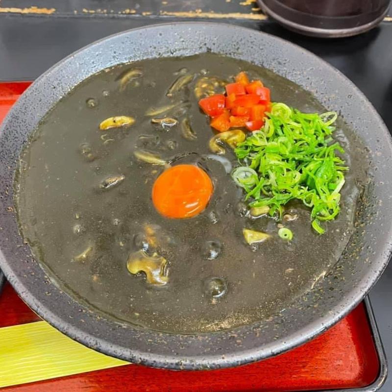 イカスミキーマカレーうどん(極楽うどん　TKU （ティーケーユー）)