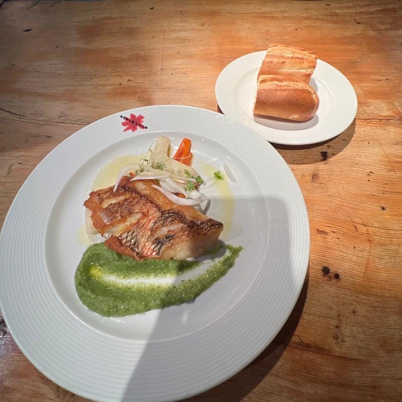 お魚ランチ　鮮魚のソテー　ブロッコリーのモヘベルデ(月島スペインクラブ)