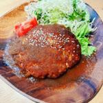 ハンバーグ定食(写真は300g)