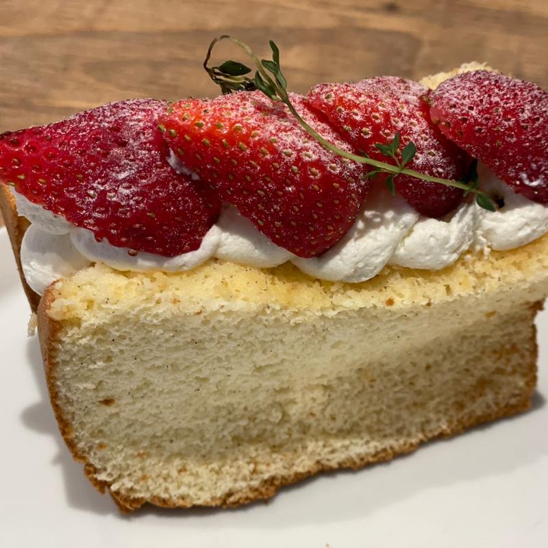 シフォンのフルーツサンド(パンとエスプレッソと花束を)