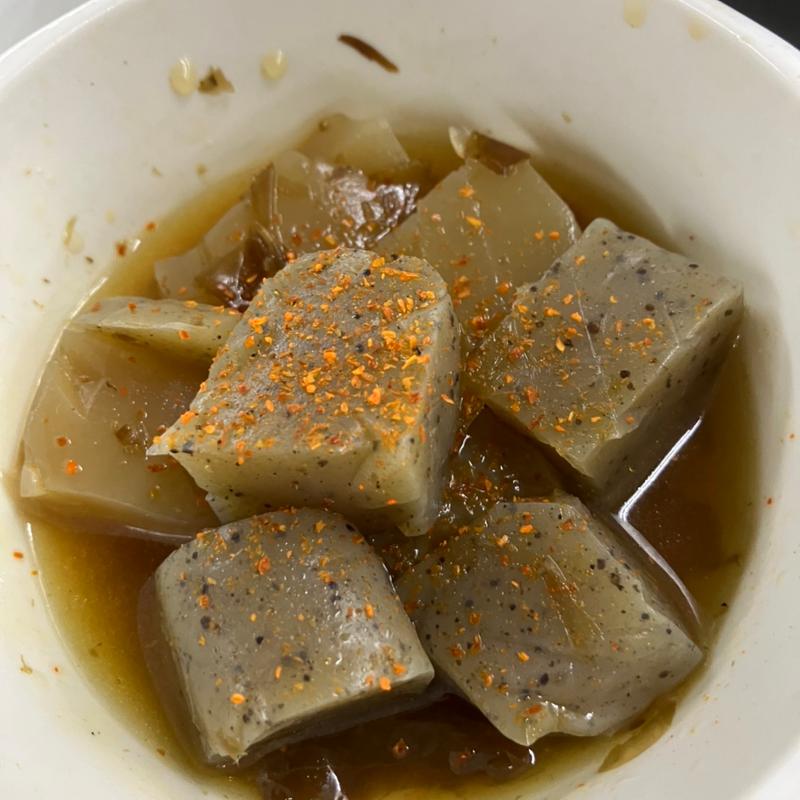 こんにゃくの煮物（本日の小鉢）(札幌市役所地下食堂)