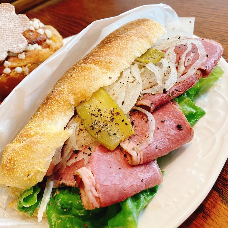 パストラミビーフのサンド(マダムルージュ)