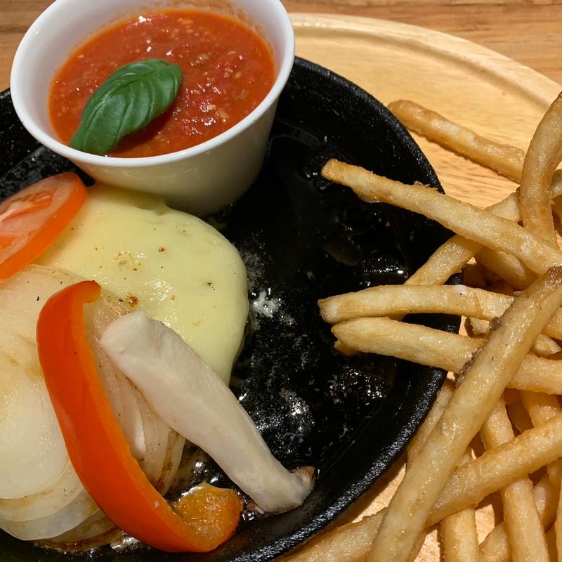 チーズとイタリアントマトソースのハンバーグ(BURG HOLIC)