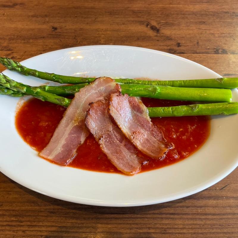 グリーンアスパラとベーコンのトマトソース(ジョリーパスタ 飯塚柏の森店)