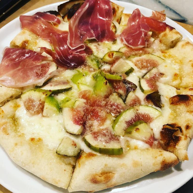 イチヂクと生ハムのピッツァ(レストラン ボンジョリーナ 高円寺)