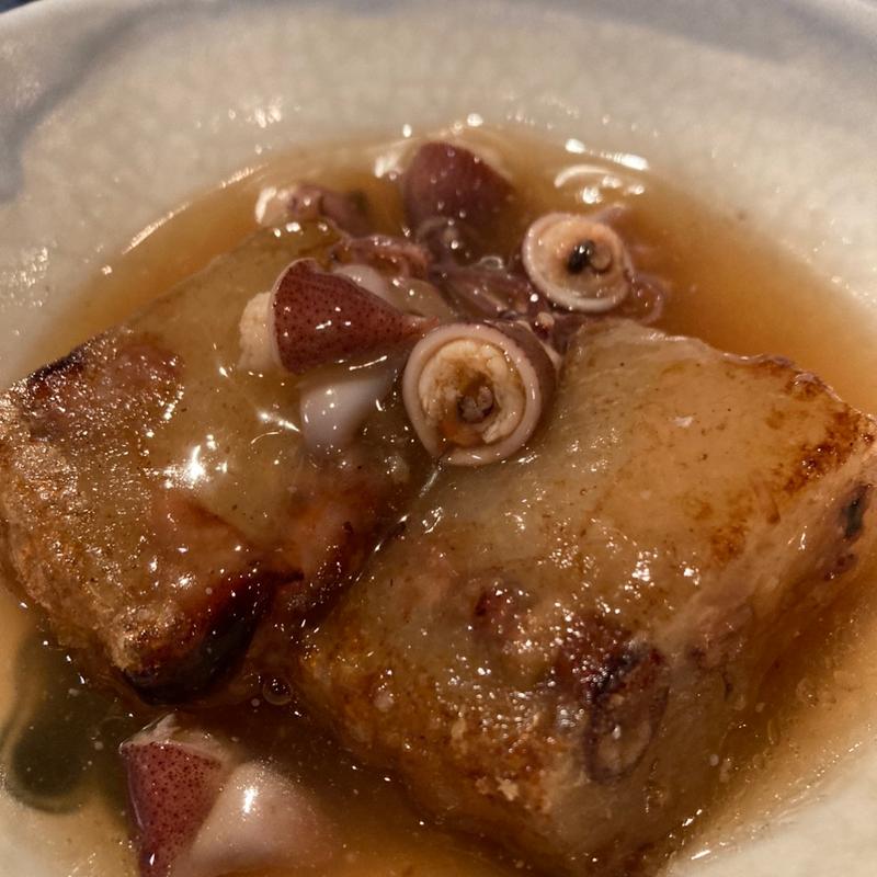 自家製新玉葱豆腐ほたるいかあん(青海波)