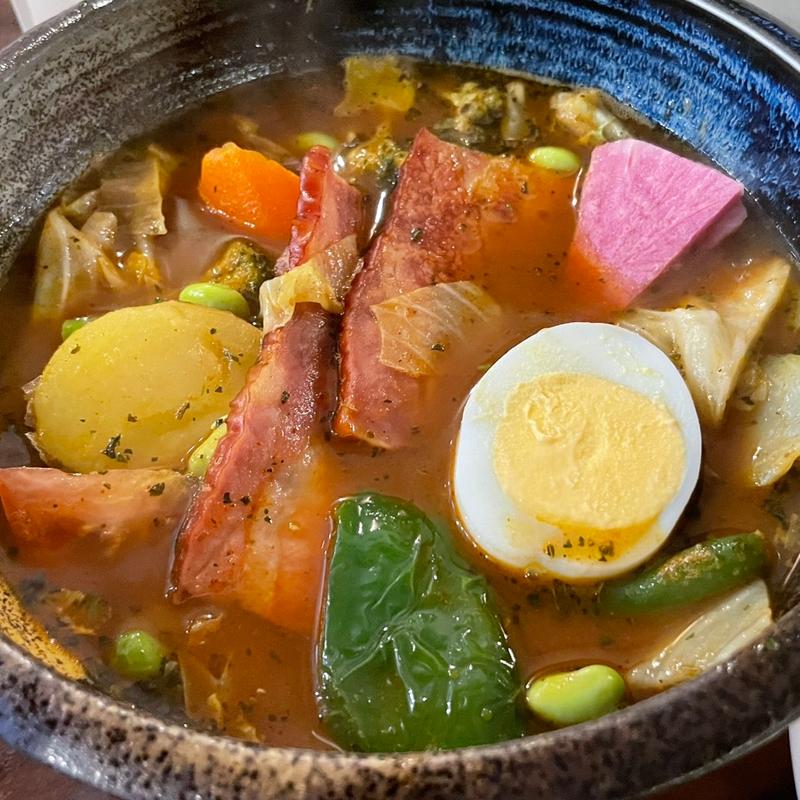 炙りベーコンとキャベツのスープカレー(カレー食堂 心 下北沢店)