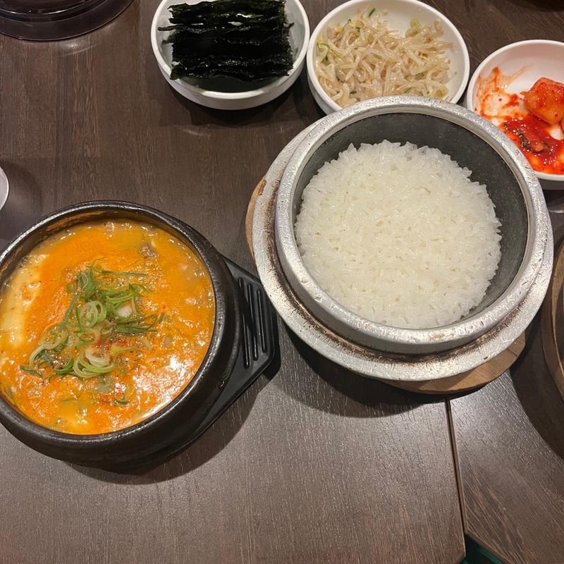 牛とろとろスンドゥブ(純豆腐スンドゥブ専門店 OKKII（オッキー）箕面本店)