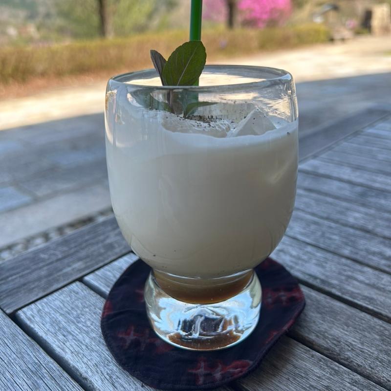 ほうじ茶ラテ(山とおむすび 銀月舎)