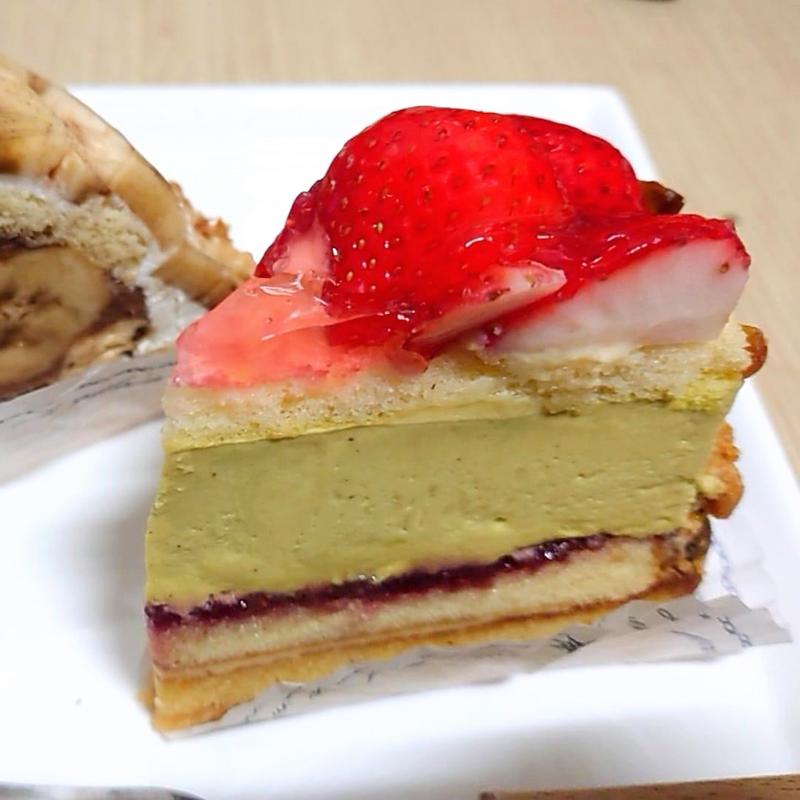 苺とピスタチオのタルト(フルーツタルト専門店Gowdy（ガウディ）さんすて倉敷店)