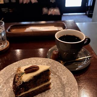 本日のコーヒー+キャロットケーキ(HONOKA COFFEE JOZENJI)