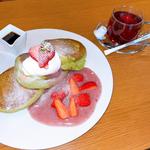 抹茶といちごの桜パンケーキ