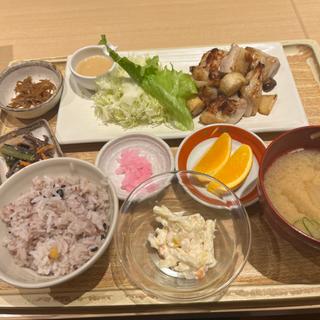 鶏とエリンギの炙り焼き定食(さち福やCAFE グランエミオ所沢店)