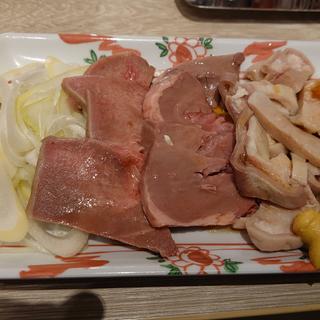 肉刺し盛合せ(格安ビールと鉄鍋餃子 ３・６・５酒場 大井町店

)