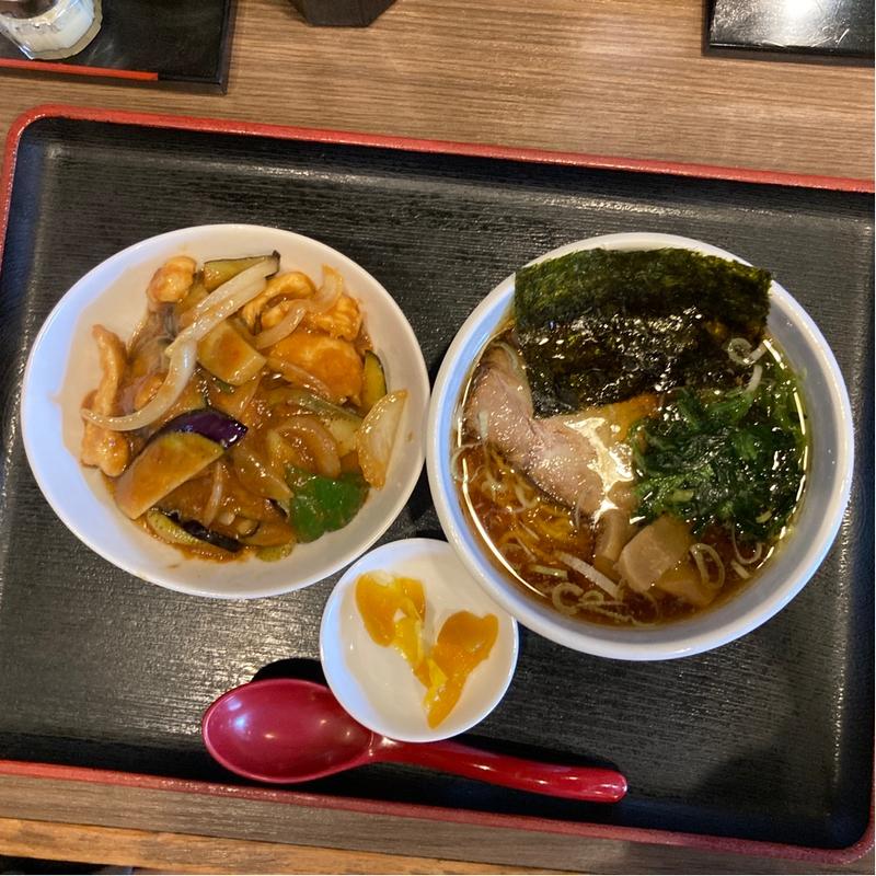 Fセット（半ナス鶏味噌炒め丼+ラーメン）(中華料理おやき)