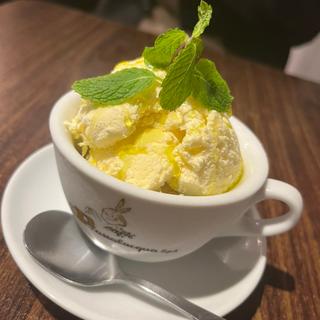 北海道産フレッシュミルクで作ったバニラアイスクリーム(PST東麻布)