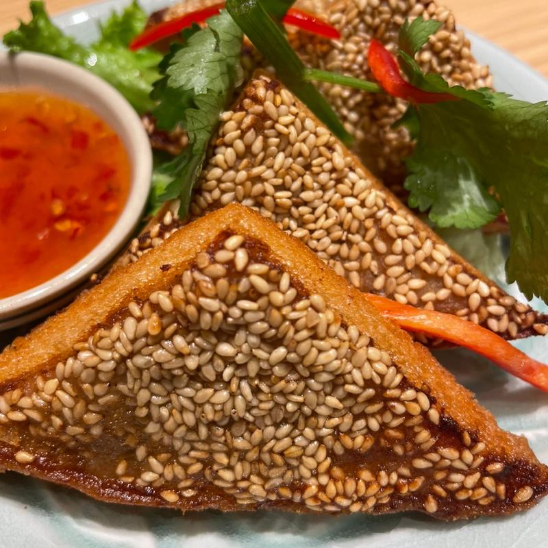 カノム・パン・ナーム/海老と豚挽肉のすり身トースト(クルン・サイアム 新横浜店)