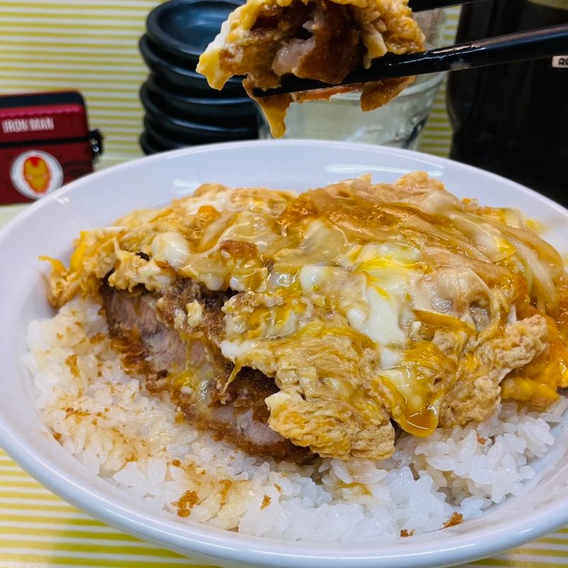 カツ丼(とんかつ檍のカレー屋いっぺこっぺ)