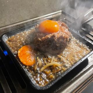 焼肉屋の黒毛和牛レアハンバーグ定食 150g(焼肉こじま 離れ)