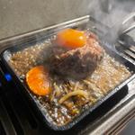 焼肉屋の黒毛和牛レアハンバーグ定食 150g