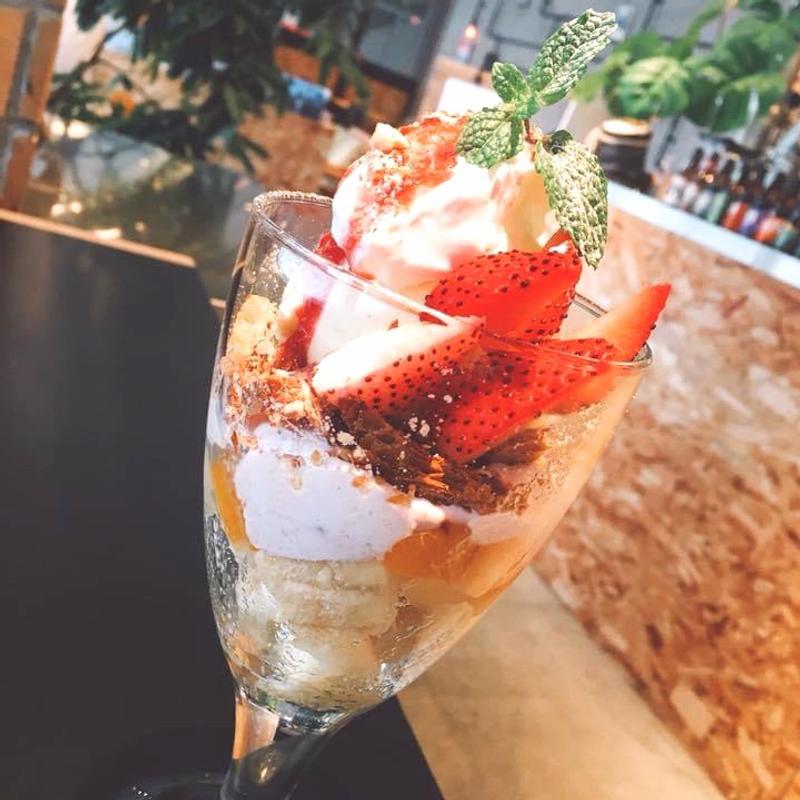 ストロベリーパフェ(BURN SIDE ST CAFE （バーンサイドストリートカフェ）)