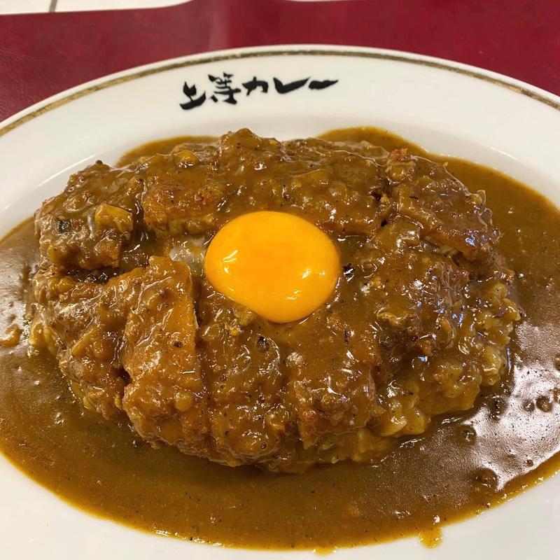 カツカレー 生卵(上等カレー 水道橋店)