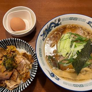 蔵出し醤油麺+にくめしセット(新在家ラーメン もんど)