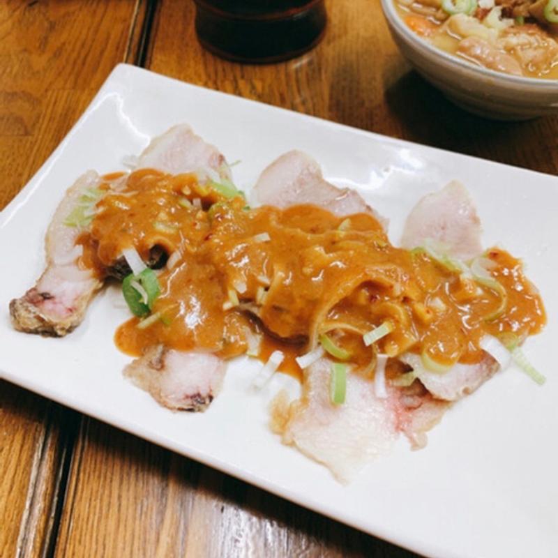 トン刺し(もつ焼大松)