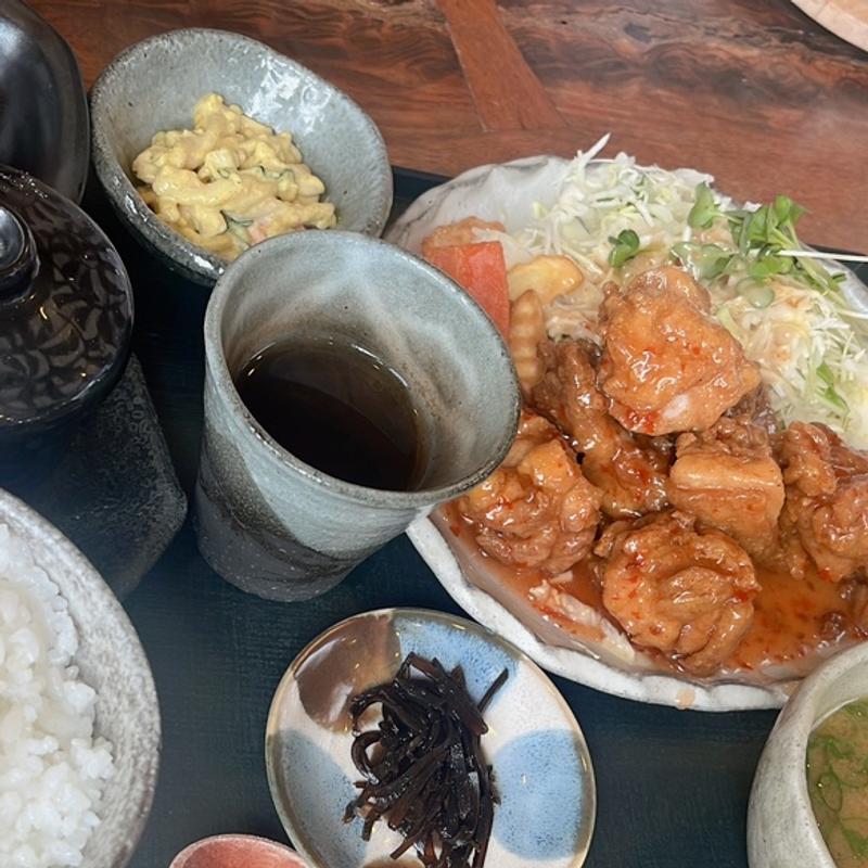 日替わり定食（ピリ辛からあげ定食）(お食事処 としぶん )