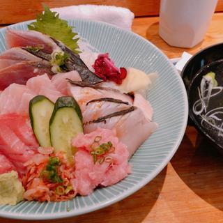 海鮮丼(若鮨 （わかすし）)