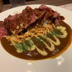 ステーキ肉増し＆煮込みカレー(ステーキライスとカレーの店 センタービーフ西新宿店)