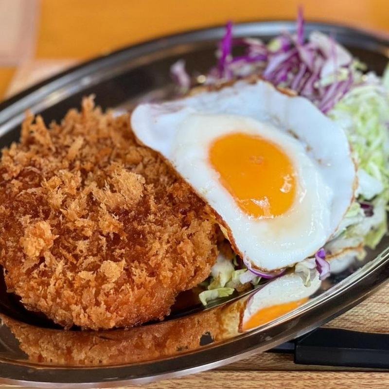 メンチカツ定食(烏森絶メシ食堂)