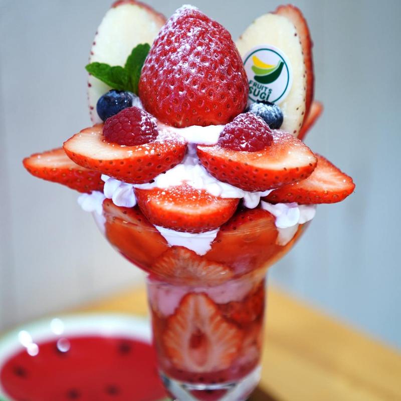 2種の苺パフェ(フルーツすぎ 大塚本店)