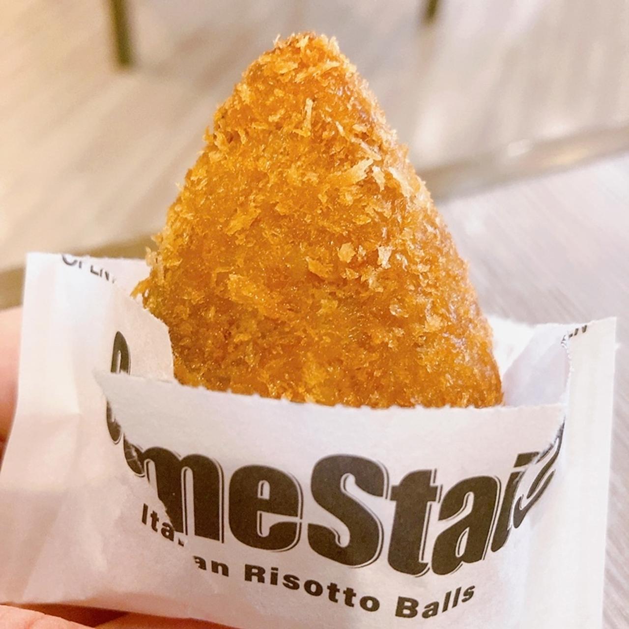 オマール海老ビスクリゾットのアランチーニ(コメスタイ)の口コミ一覧 おいしい一皿が集まるグルメコミュニティサービス「SARAH」