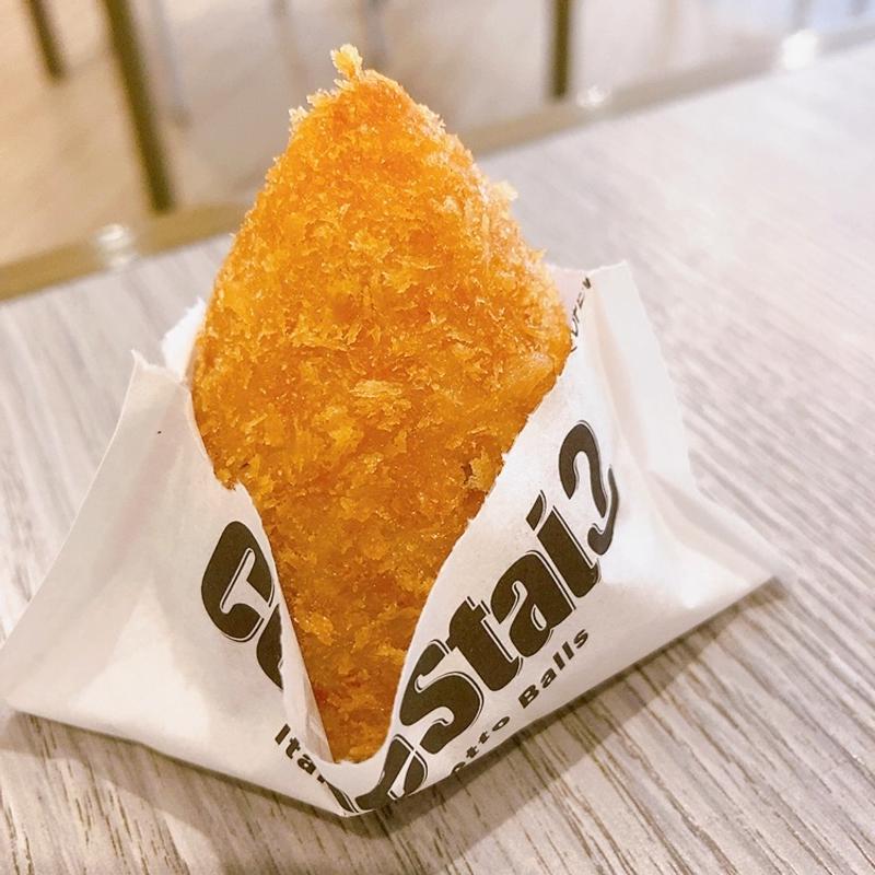 トマトソースリゾットのアランチーニ(コメスタイ)