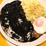 豚テキ目玉焼き黒カレー(シーザー )