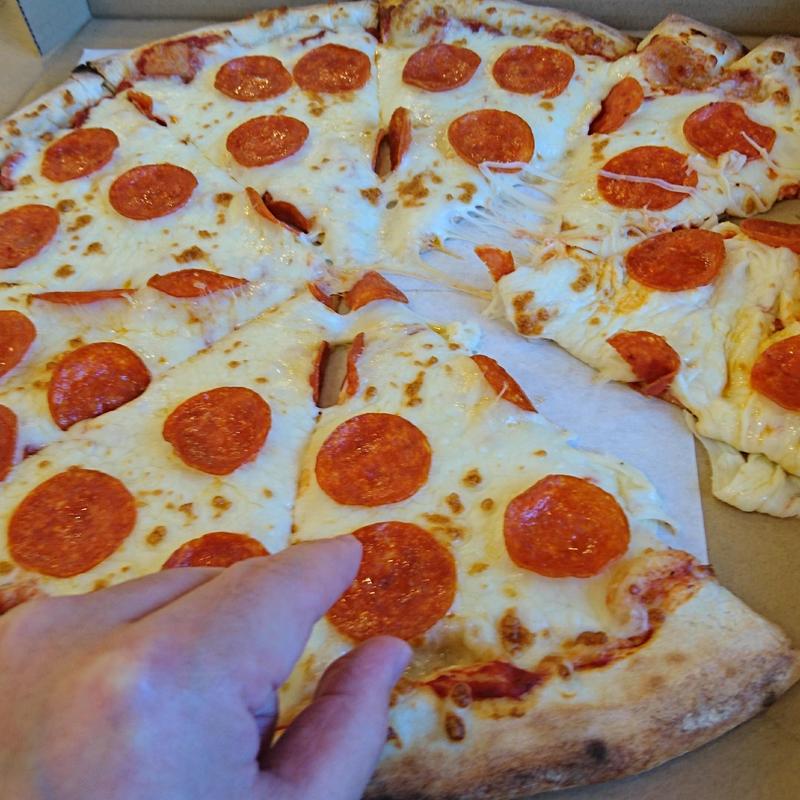 サラミのピザ(チッパーズ スナック バー （Chipper's Snack Bar）)