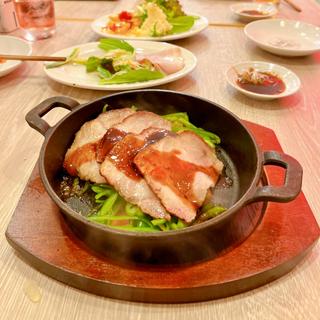 回鍋肉(鉄板)[バラ叉焼のホイコーロー] (福籠叉焼)