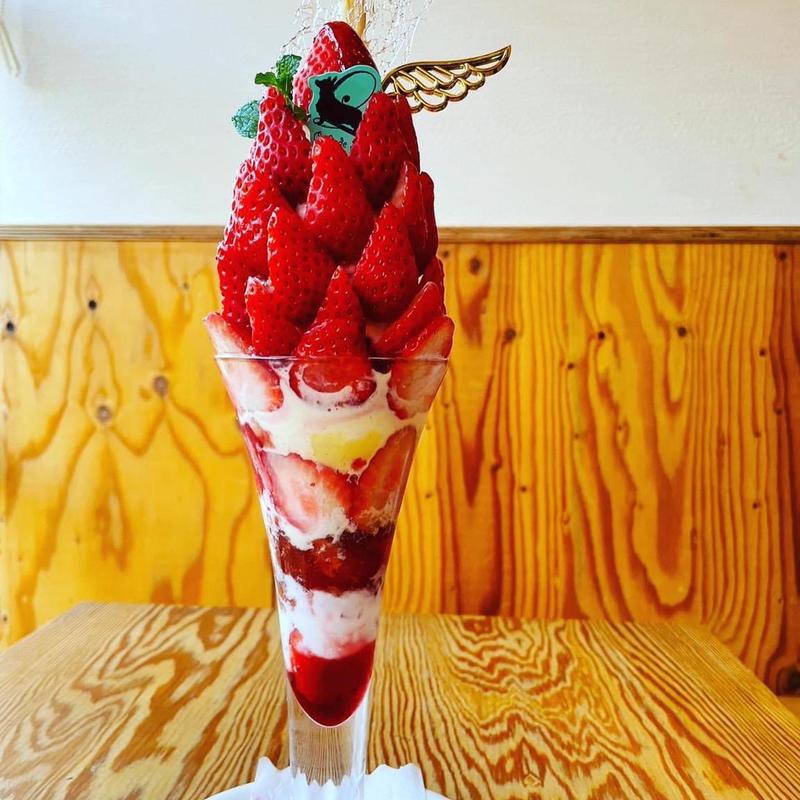 プレミアムいちごパフェ(カフェドリオンブルー)