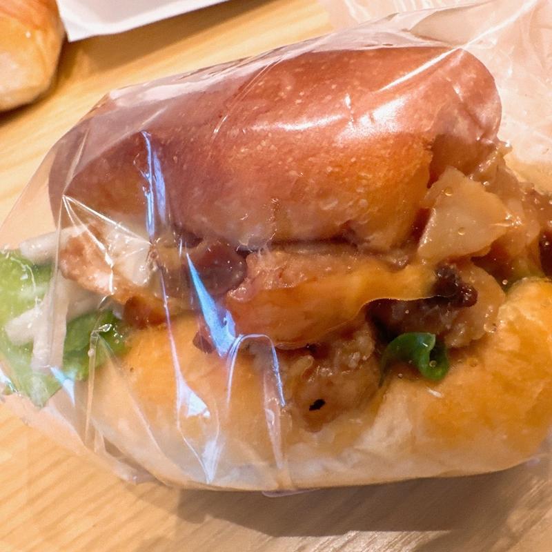 照り焼きチキンサンド(ラ・タヴォラ・ディ・オーヴェルニュ)