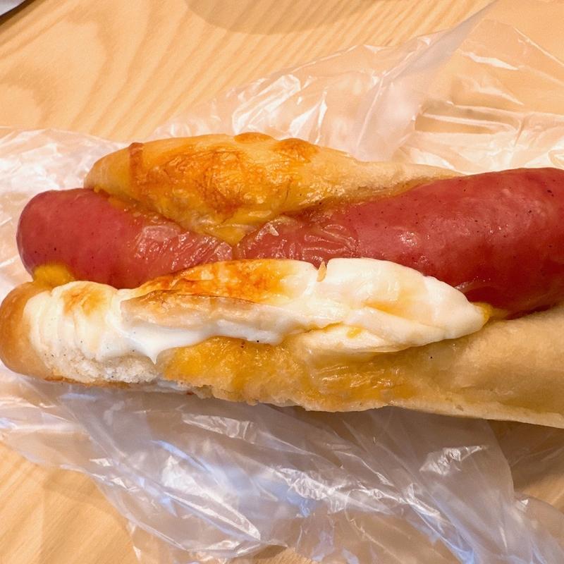 トリプルチーズのジューシドックパン(ラ・タヴォラ・ディ・オーヴェルニュ)